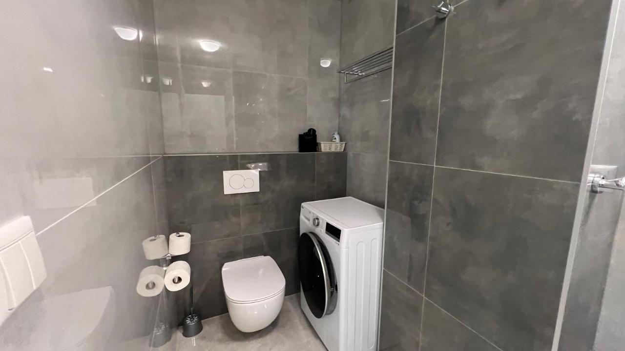 Air Conditioned 1 Room Apartment Vienna Gate, 2 Bratislava Eksteriør billede