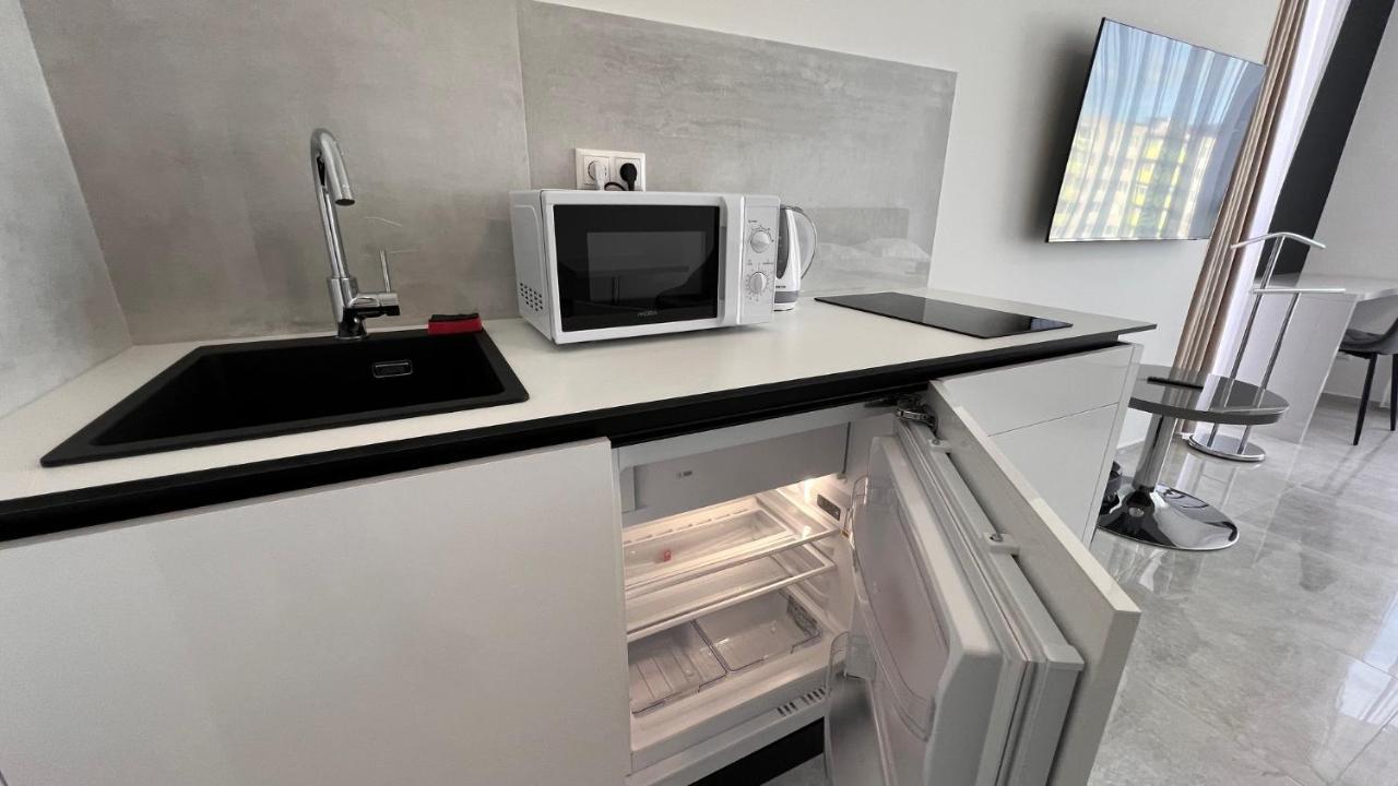 Air Conditioned 1 Room Apartment Vienna Gate, 2 Bratislava Eksteriør billede